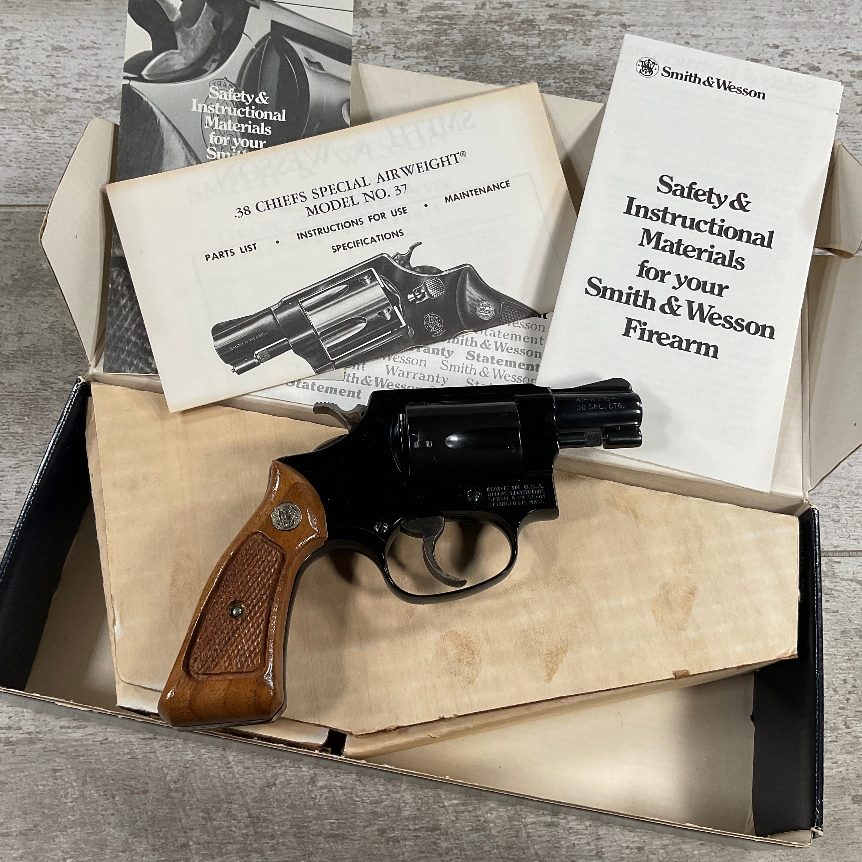 ジャンク　警察使用　Smith ＆ Wesson M37 AIRWEIGHT Gun Review: Smith & Wesson 37 Airweight :: Guns.com