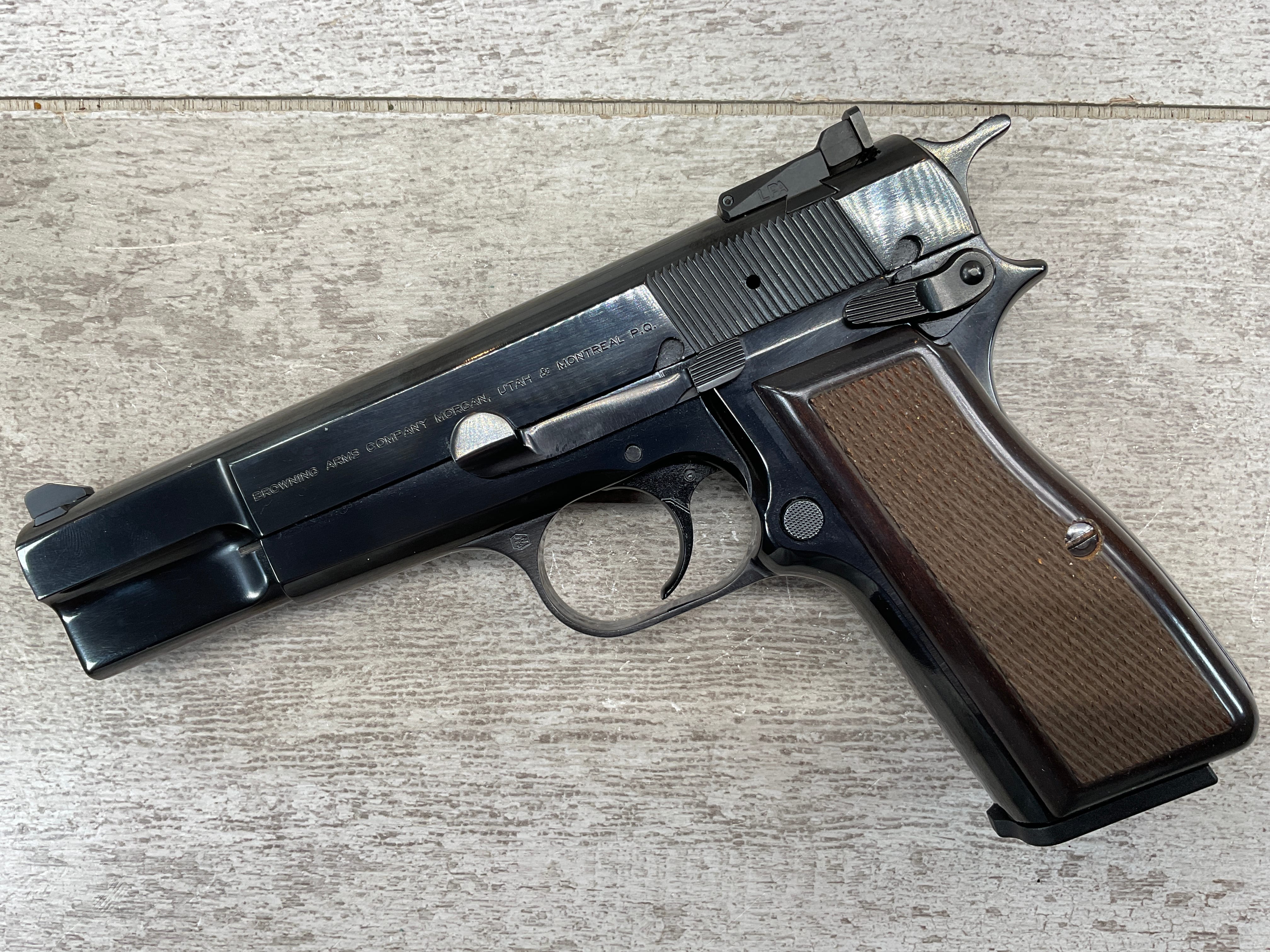 BROWNING 9MM HI POWER, LIKE NEW W/GREY PLASTIC BOX, MINTY