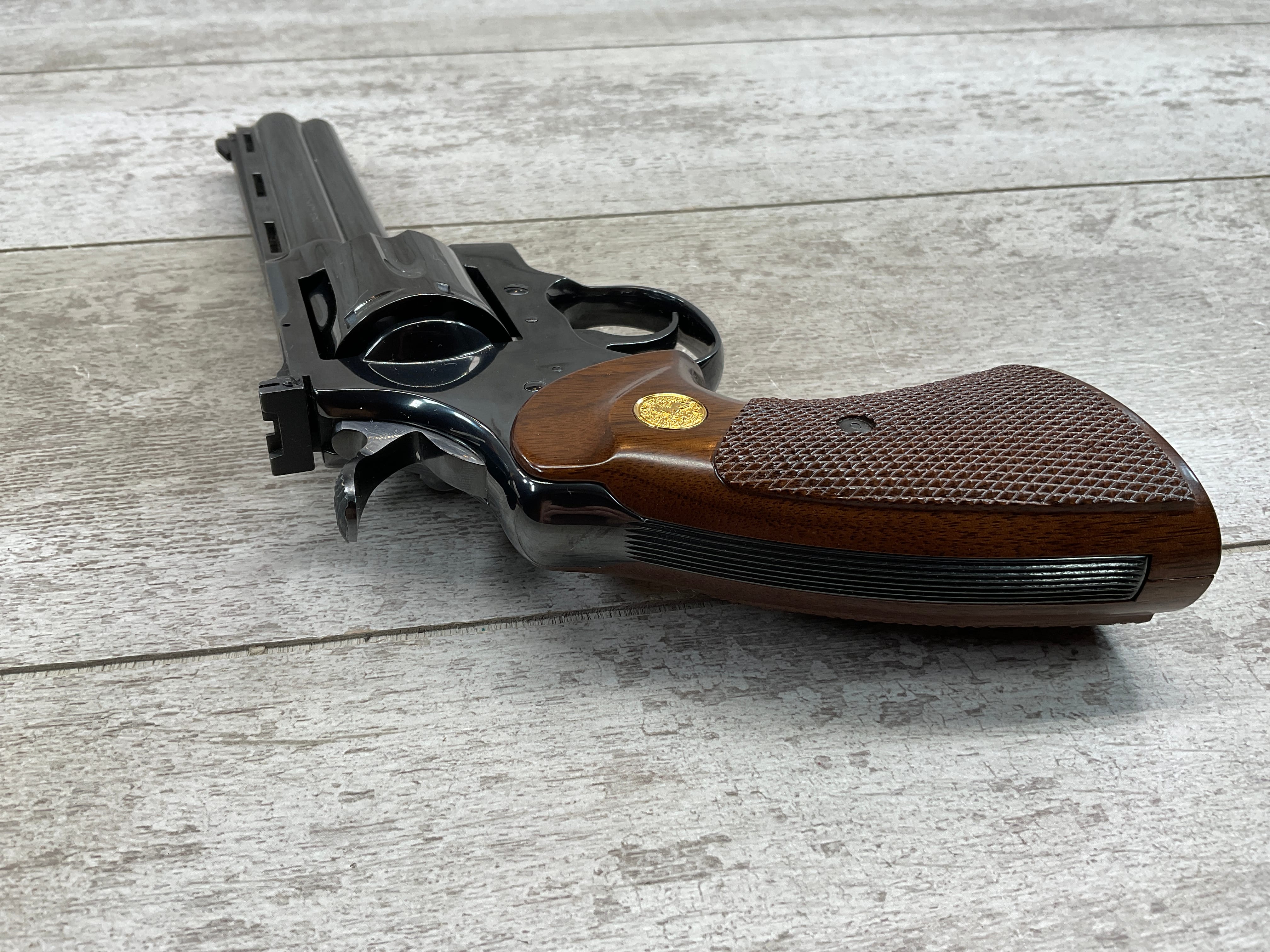 トイガン COLT PYTHON .357 MAGNUM COLT PYTHON 357 MAG BLUED REVOLVER, LIKE NEW W/BOX, MINTY