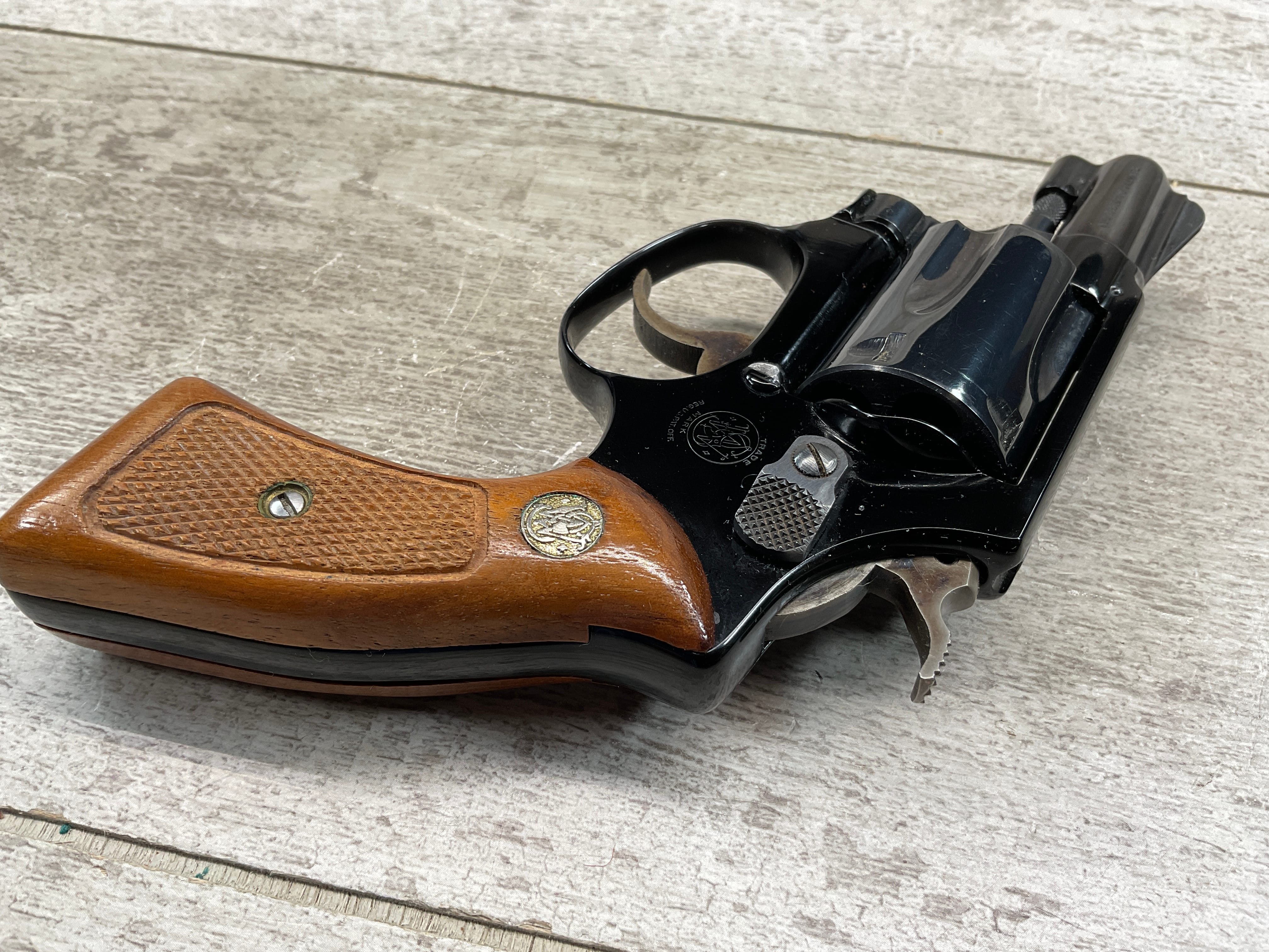 SMITH & WESSON MODEL 37 CHIEFS SPECIAL AIRWEIGHT 38 SPECIAL
