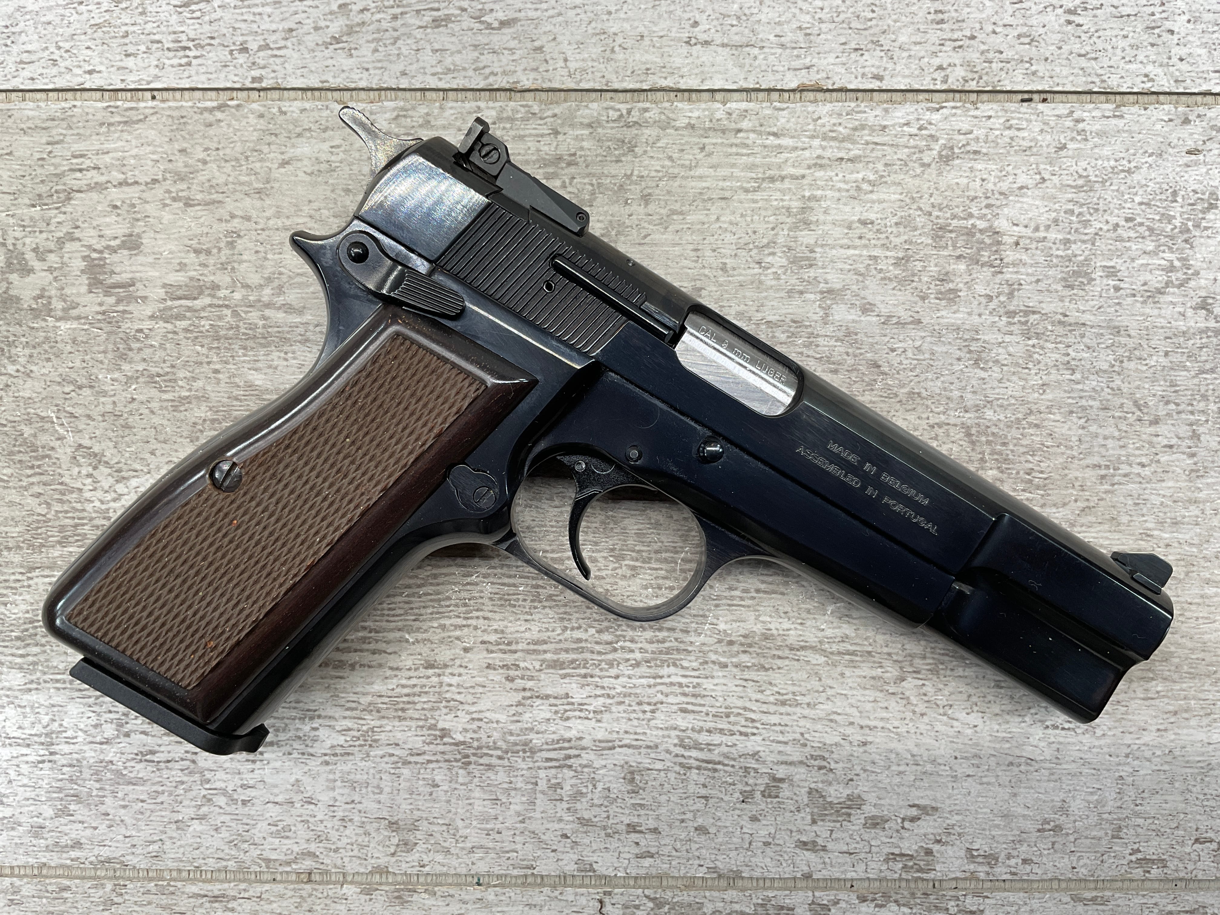 BROWNING 9MM HI POWER, LIKE NEW W/GREY PLASTIC BOX, MINTY